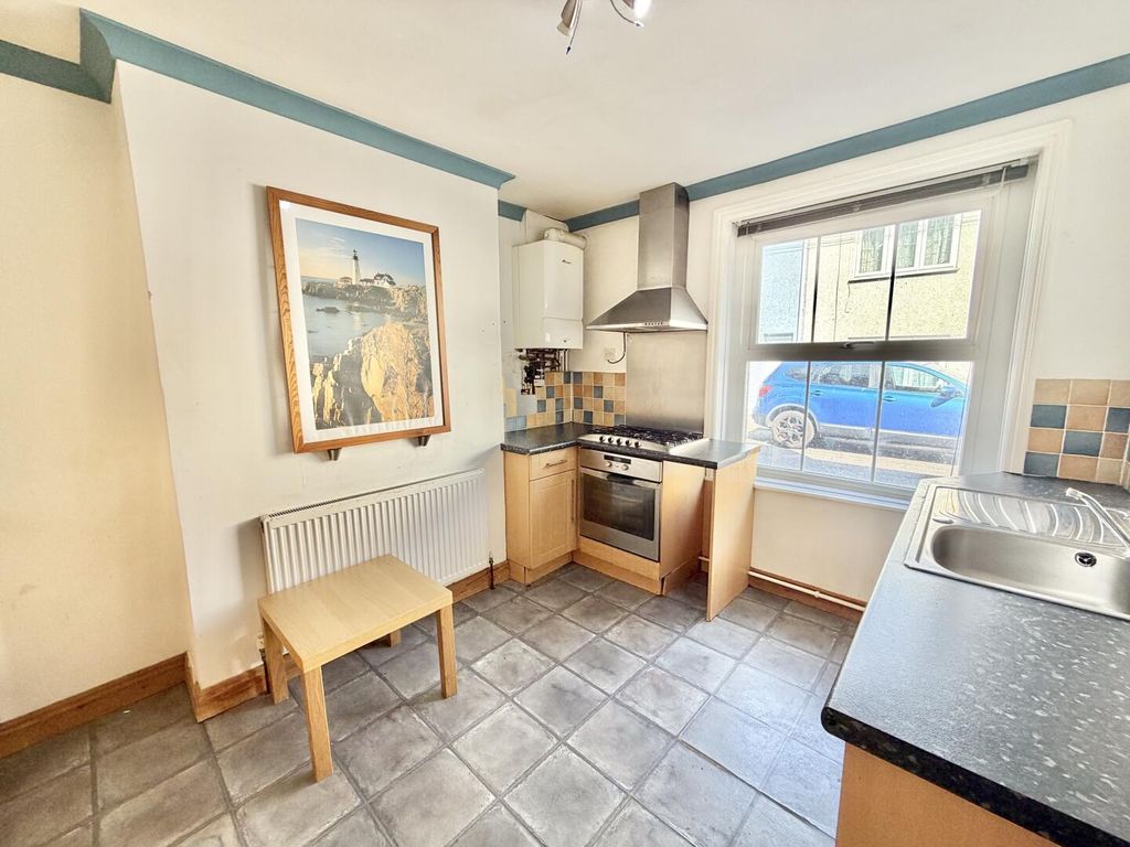 Property photo 3 of 8 Kitchen