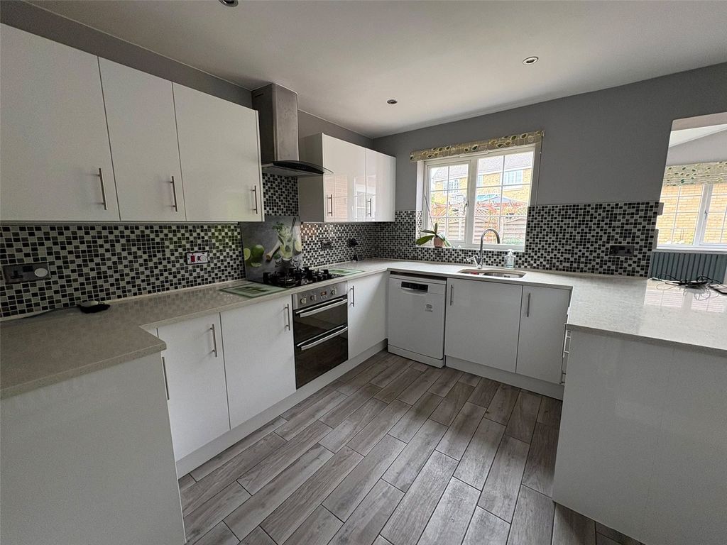 Property photo 2 of 18 Picture No. 05