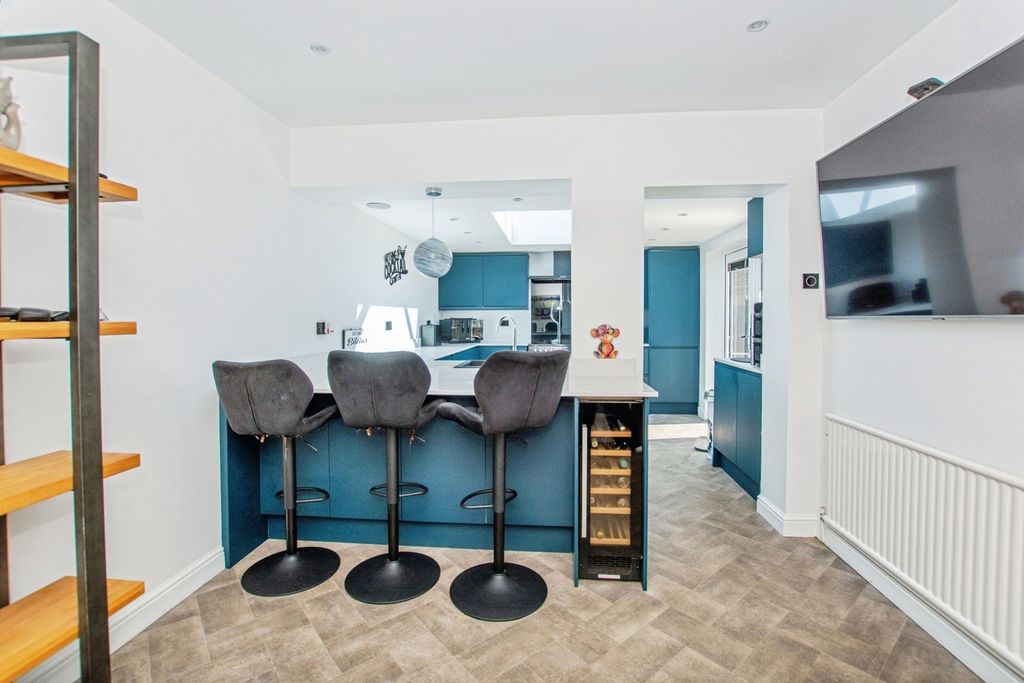 Property photo 3 of 16 Pbox-Img.Jpg