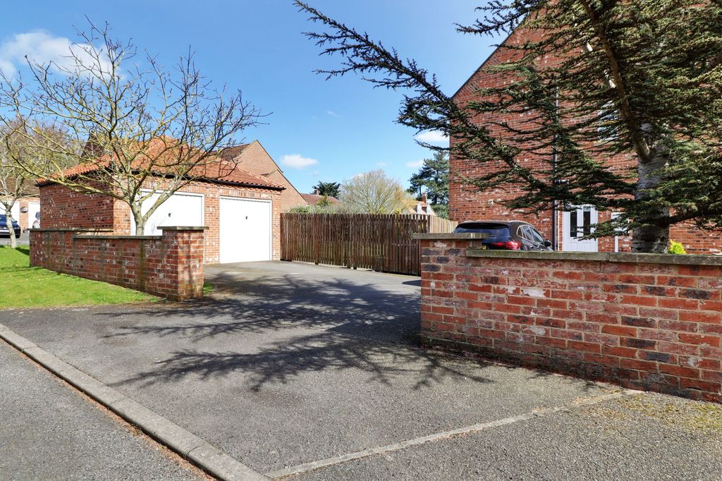 Property photo 3 of 32