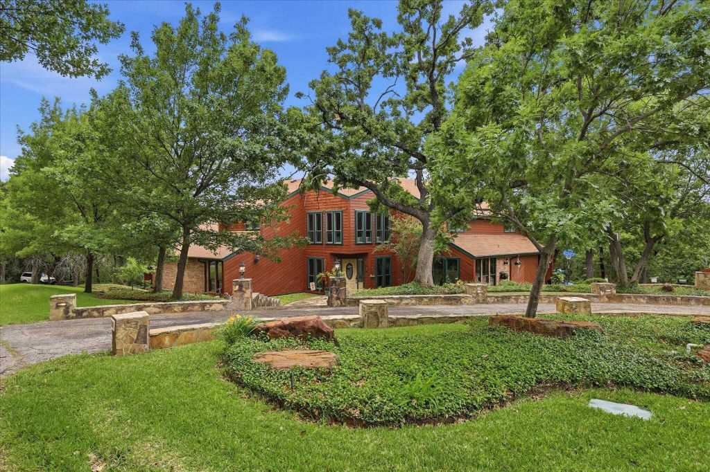 Property photo 1 of 25
