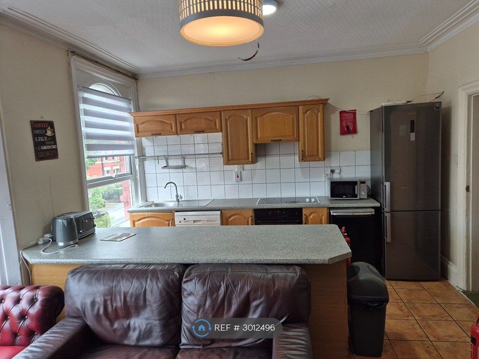 Property photo 3 of 9 Kitchen