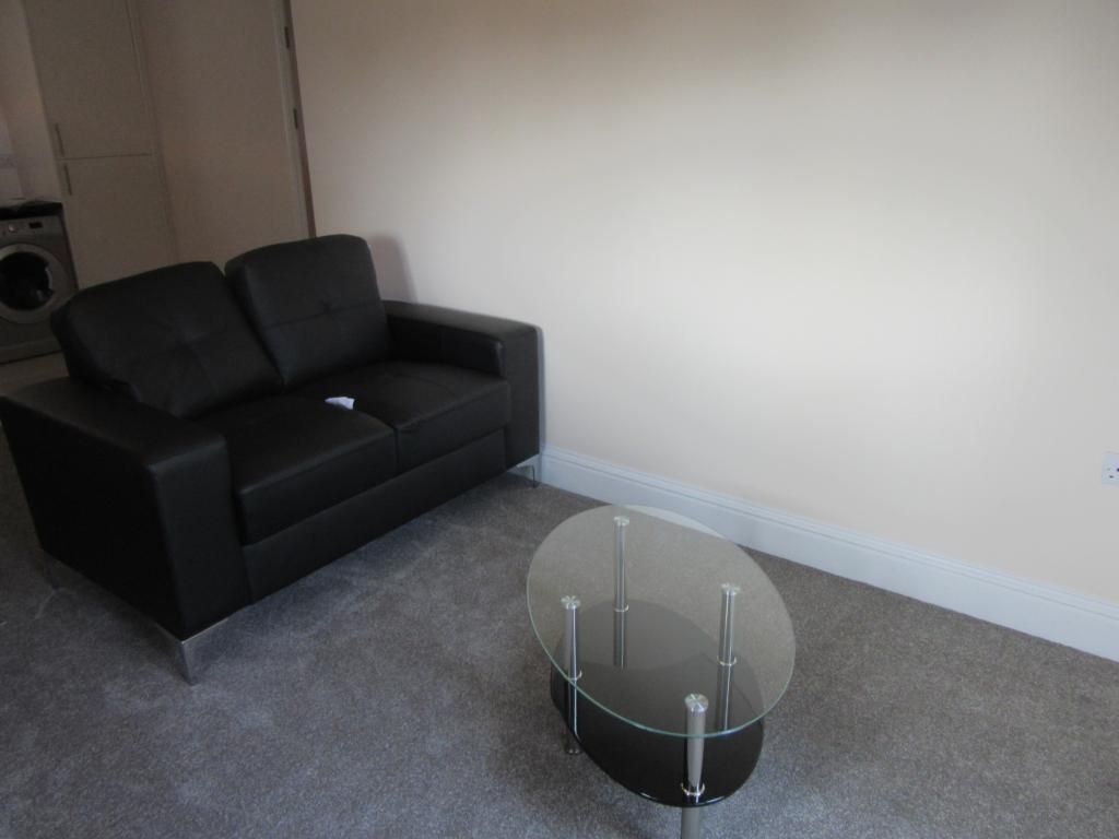 Property photo 3 of 7 Living Room
