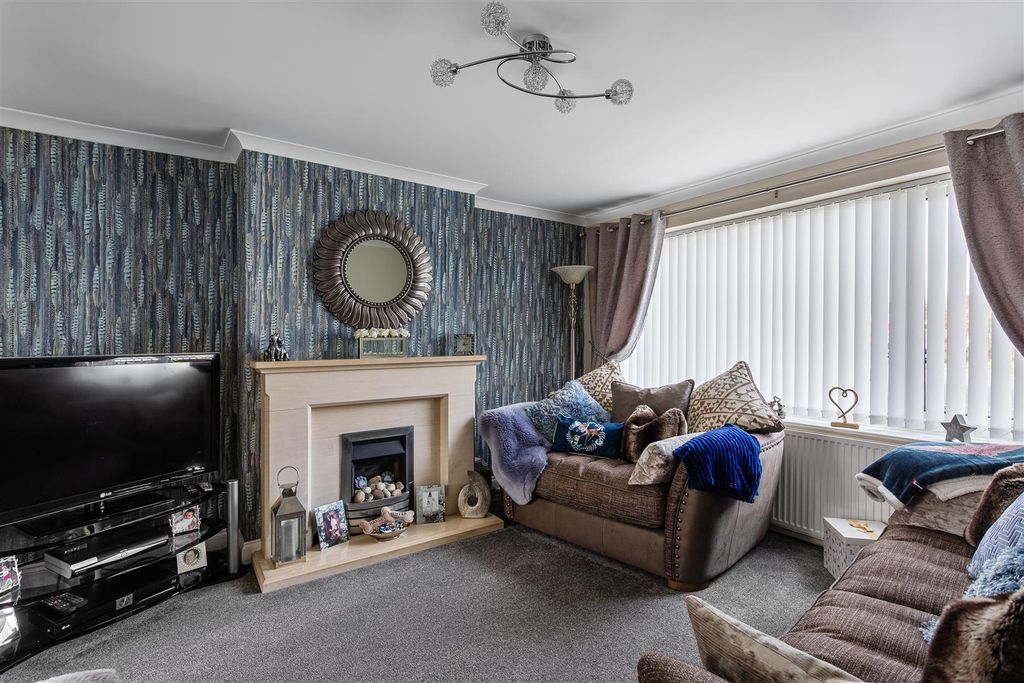 Property photo 3 of 41 11_Thornwood_Covert_10.Jpg