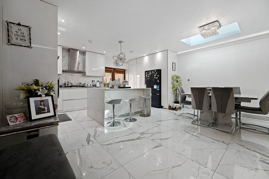 Additional image 9 of 5 bed semi-detached house for saleCostons Avenue, Greenford UB6