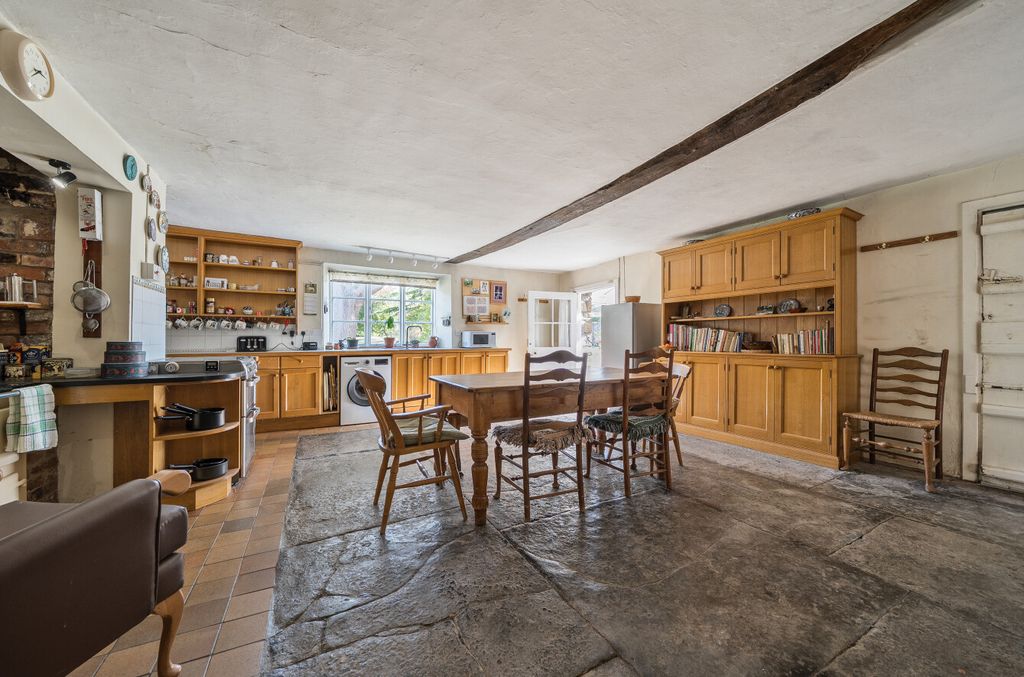 Property photo 3 of 40 Kitchen / Breakfast Room