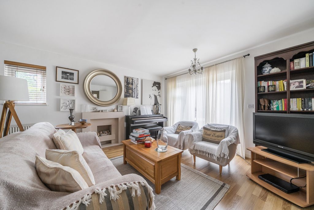 Property photo 3 of 21 1300812-21-6839cc...