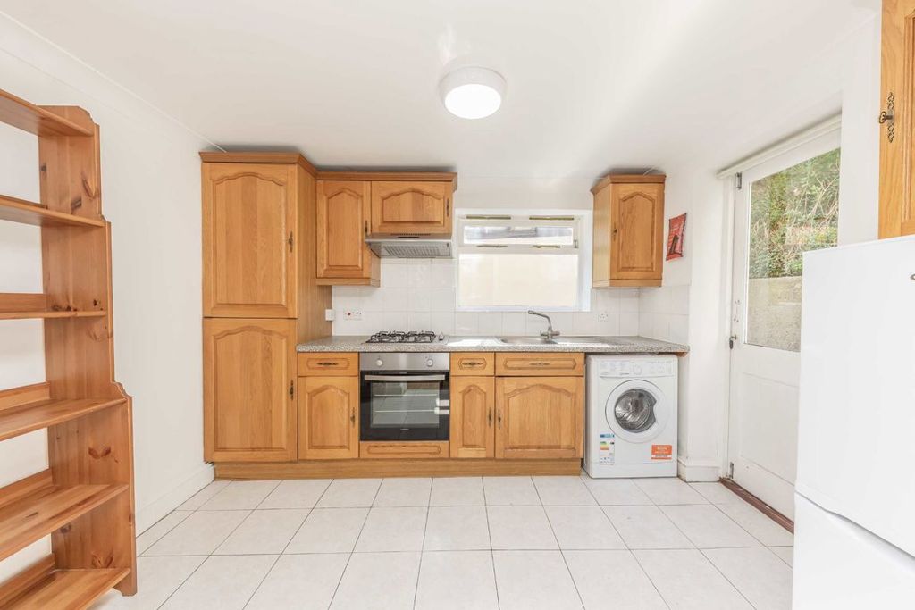 Property photo 3 of 7
