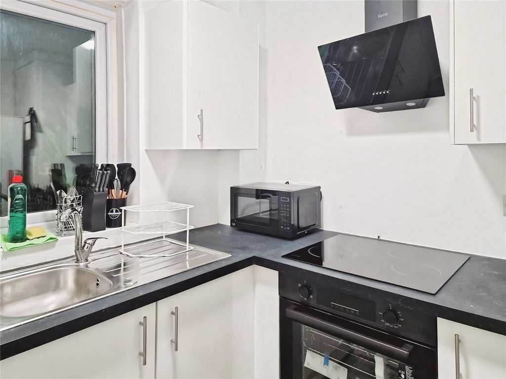 Property photo 2 of 10 Kitchen