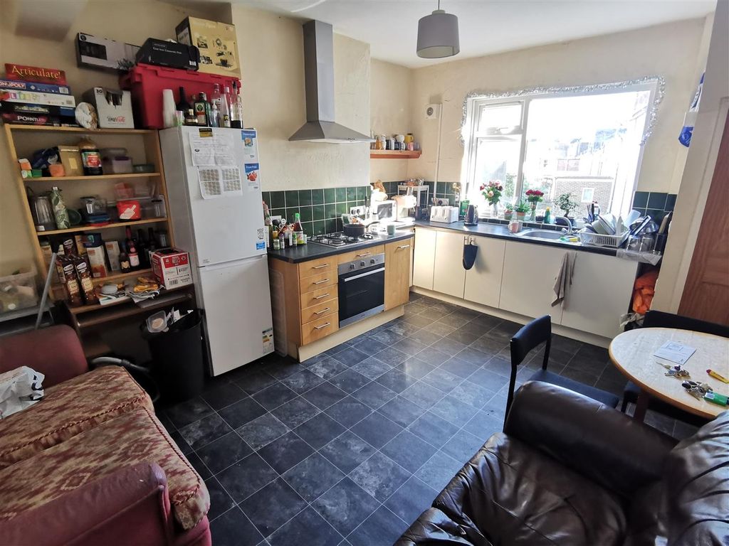 Property photo 2 of 5