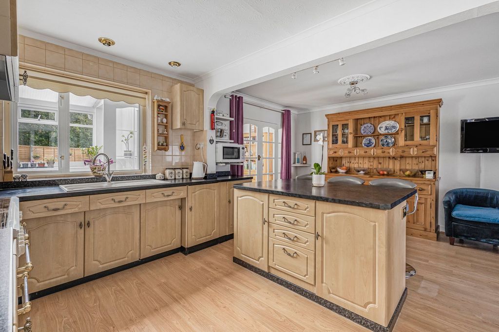 Property photo 2 of 24