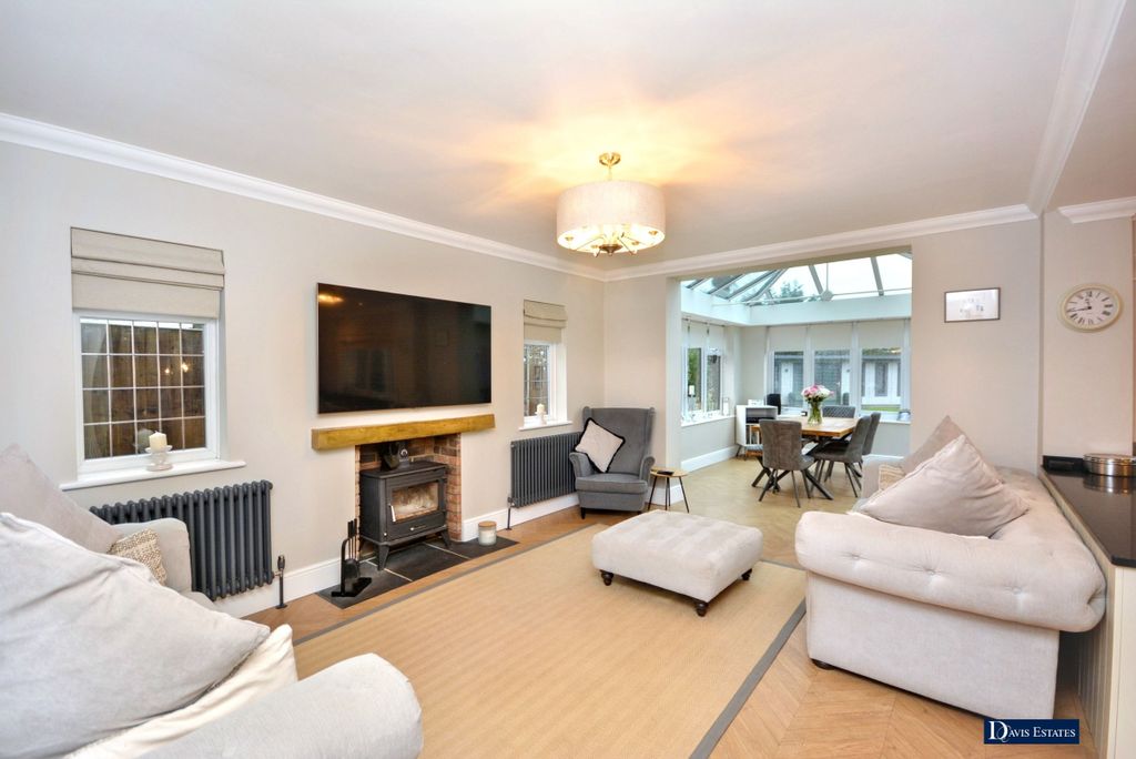 Property photo 2 of 28