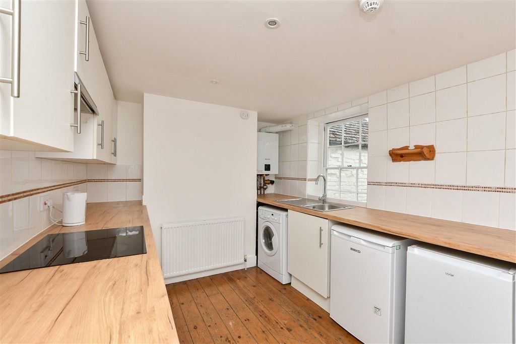 Property photo 3 of 10 Kitchen