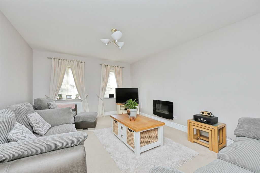 Property photo 2 of 20