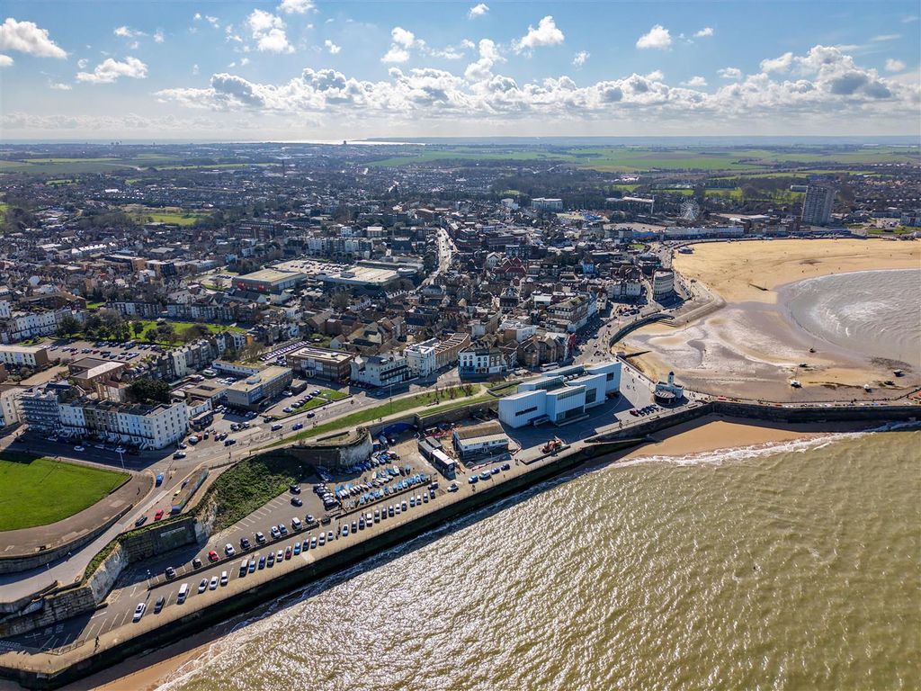 Property photo 3 of 21 12-16 Fort Road, Margate1.Jpg