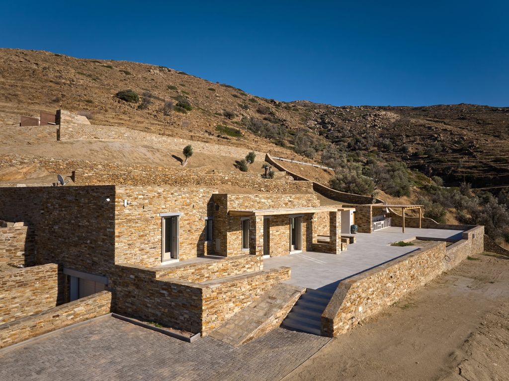 Property photo 3 of 24