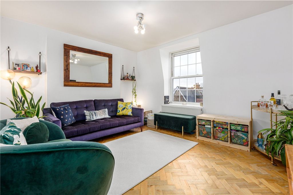 Property photo 3 of 8 Picture No. 18