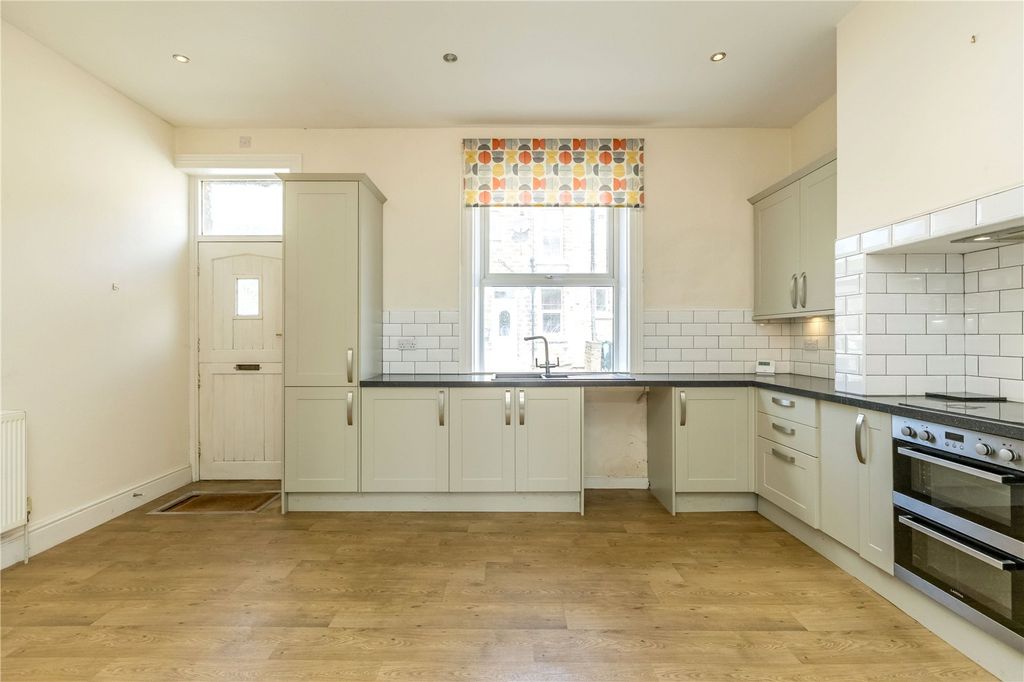 Property photo 3 of 18 Dining Kitchen