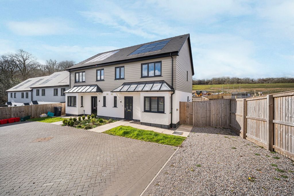 Property photo 2 of 32