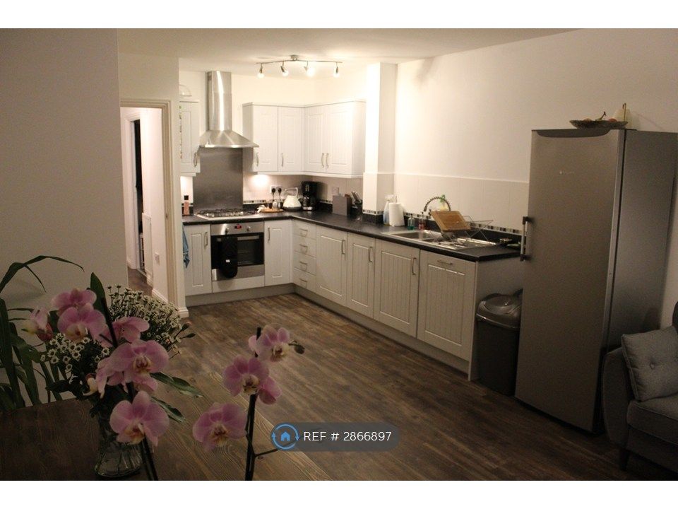 Property photo 3 of 27 Kitchen