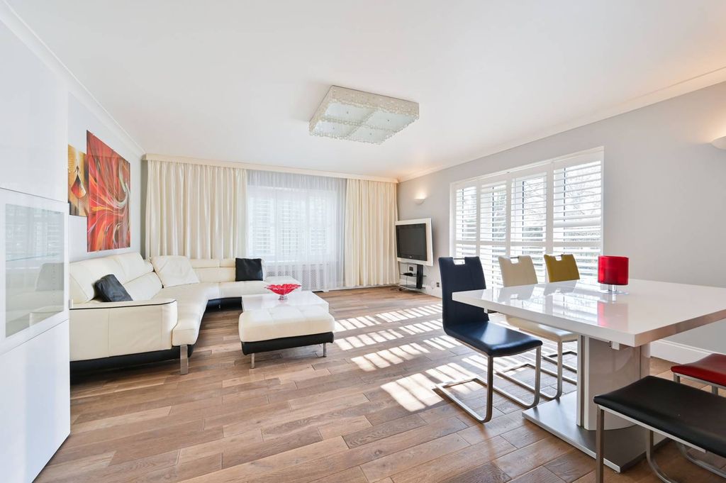 Property photo 3 of 18