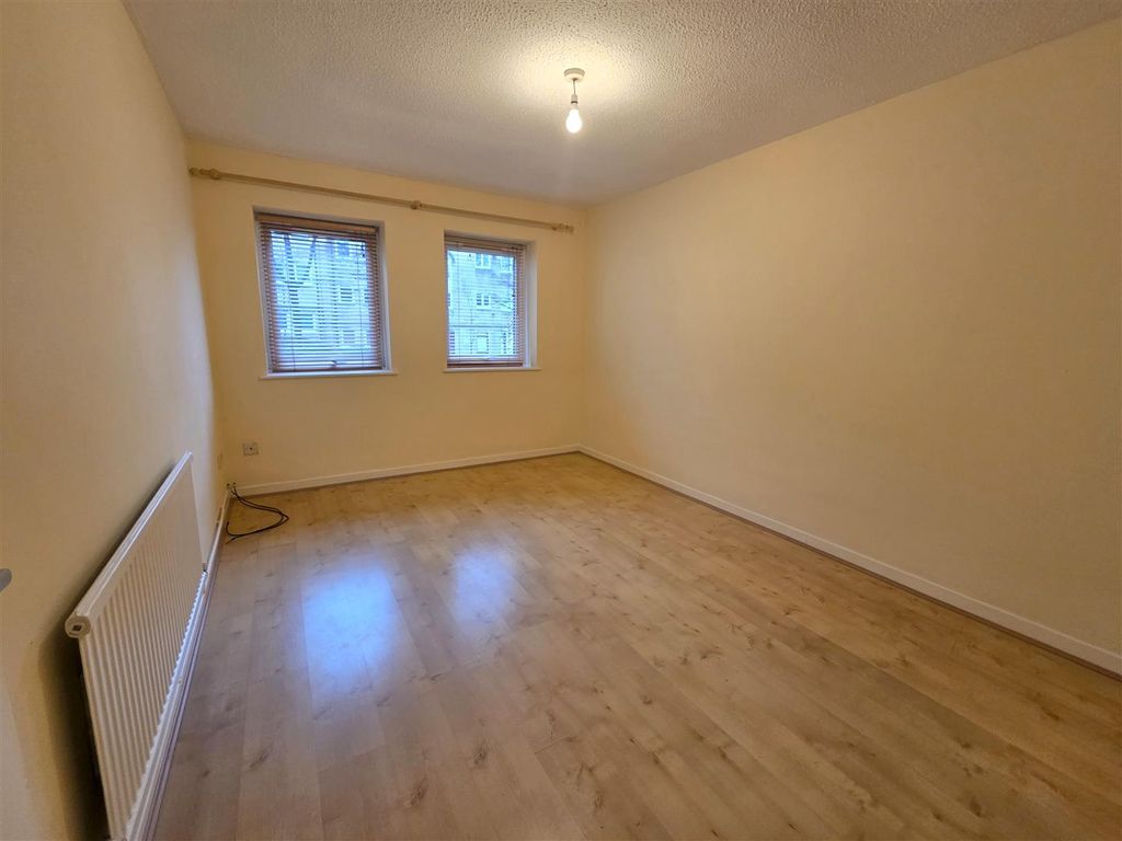 Property photo 2 of 10 Lounge.Jpg