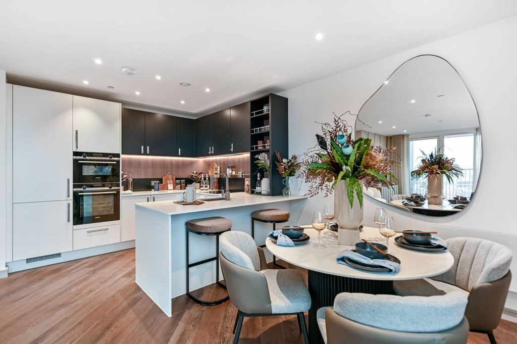 Property photo 3 of 27