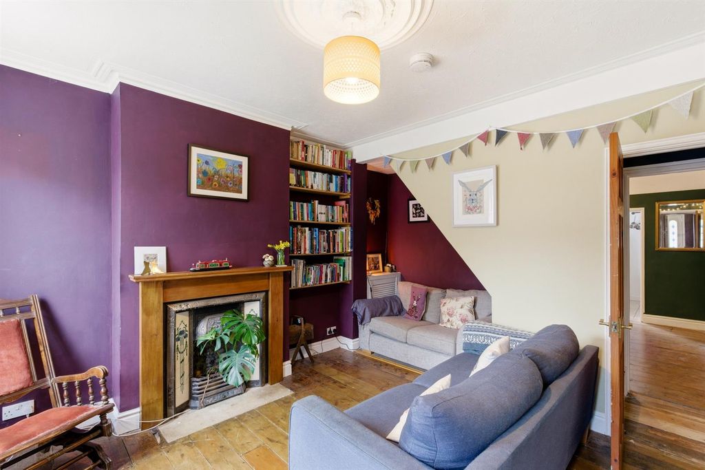 Property photo 2 of 19 33-Warwickst-001.Jpg