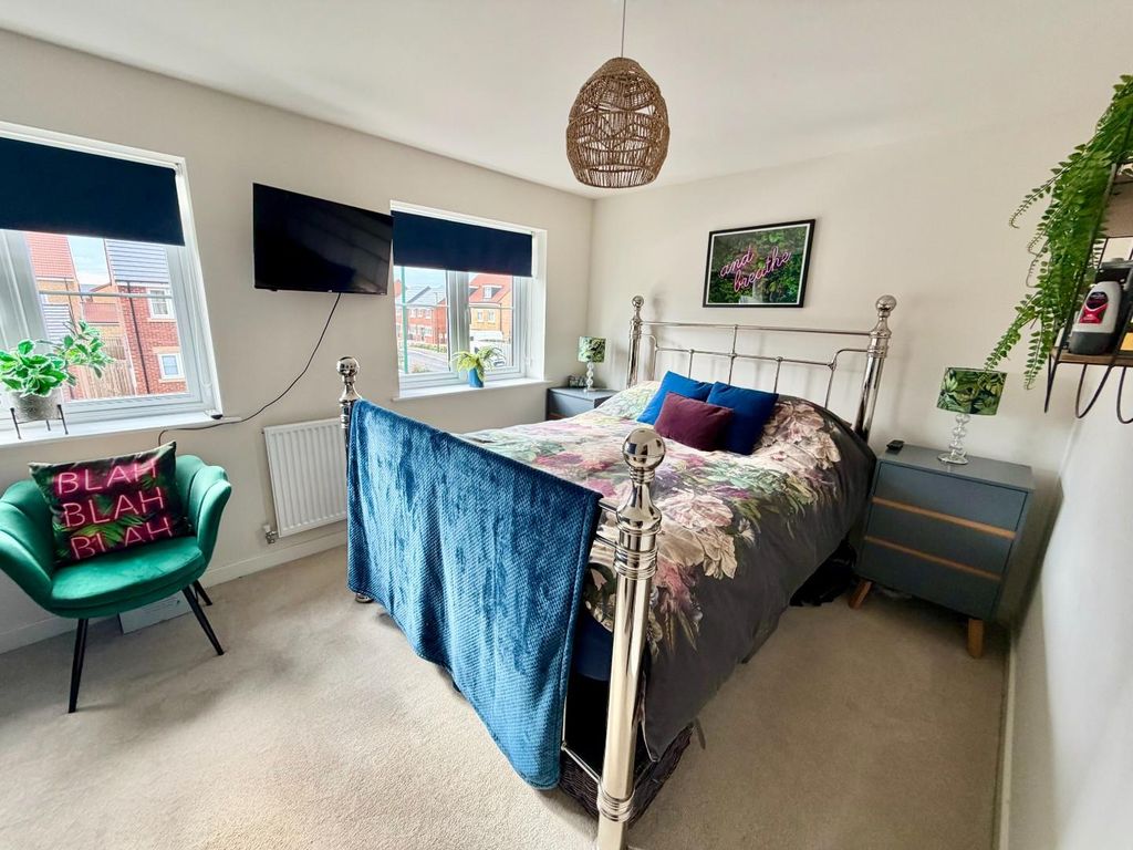 Property photo 3 of 11 Bedroom