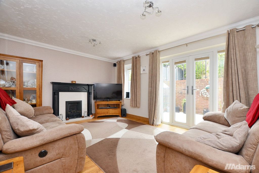 Property photo 2 of 31