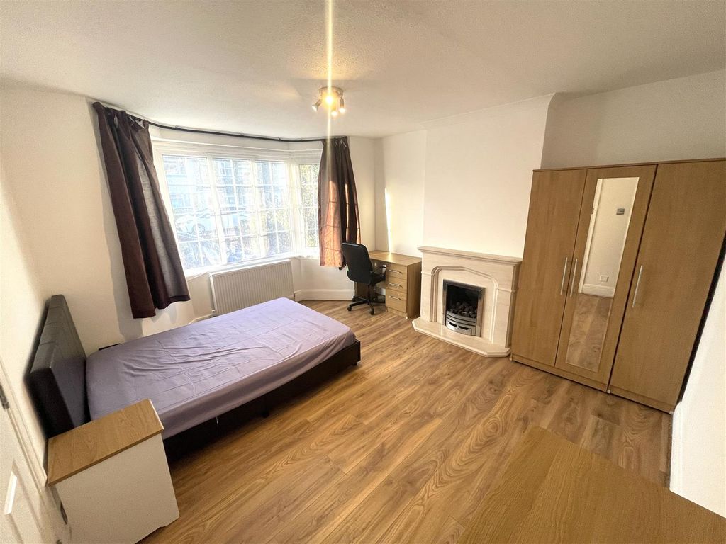 Property photo 2 of 11 Room 2A.Jpg