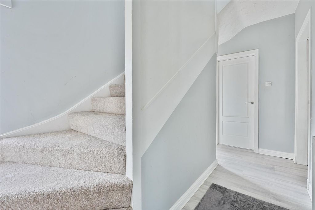 Property photo 3 of 25