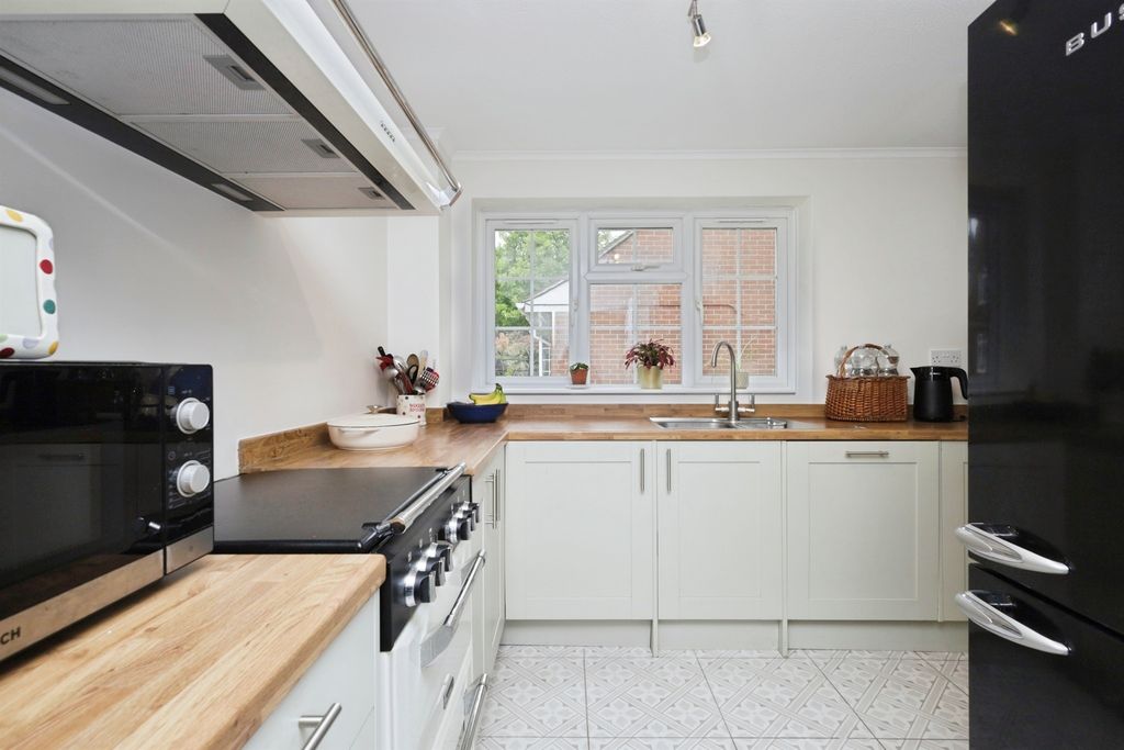 Property photo 3 of 16