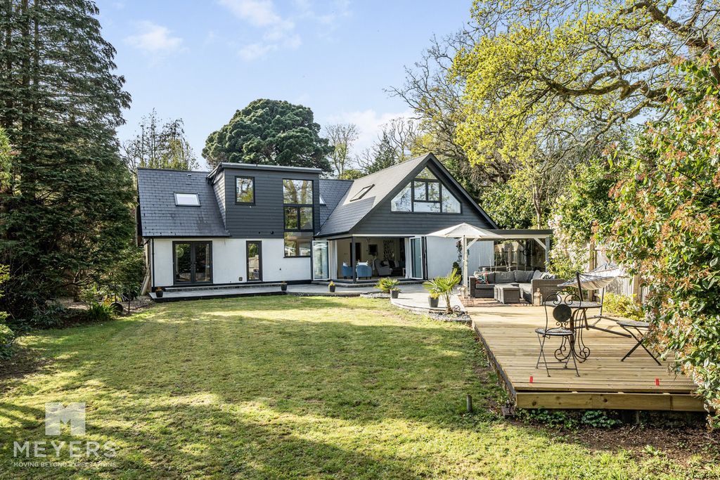 Property photo 2 of 33