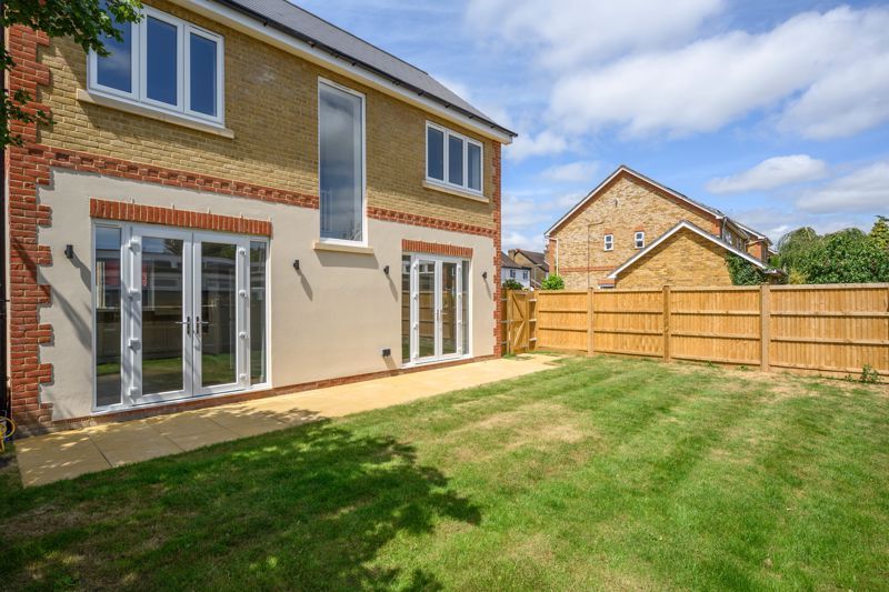 Property photo 1 of 16 Photo 6