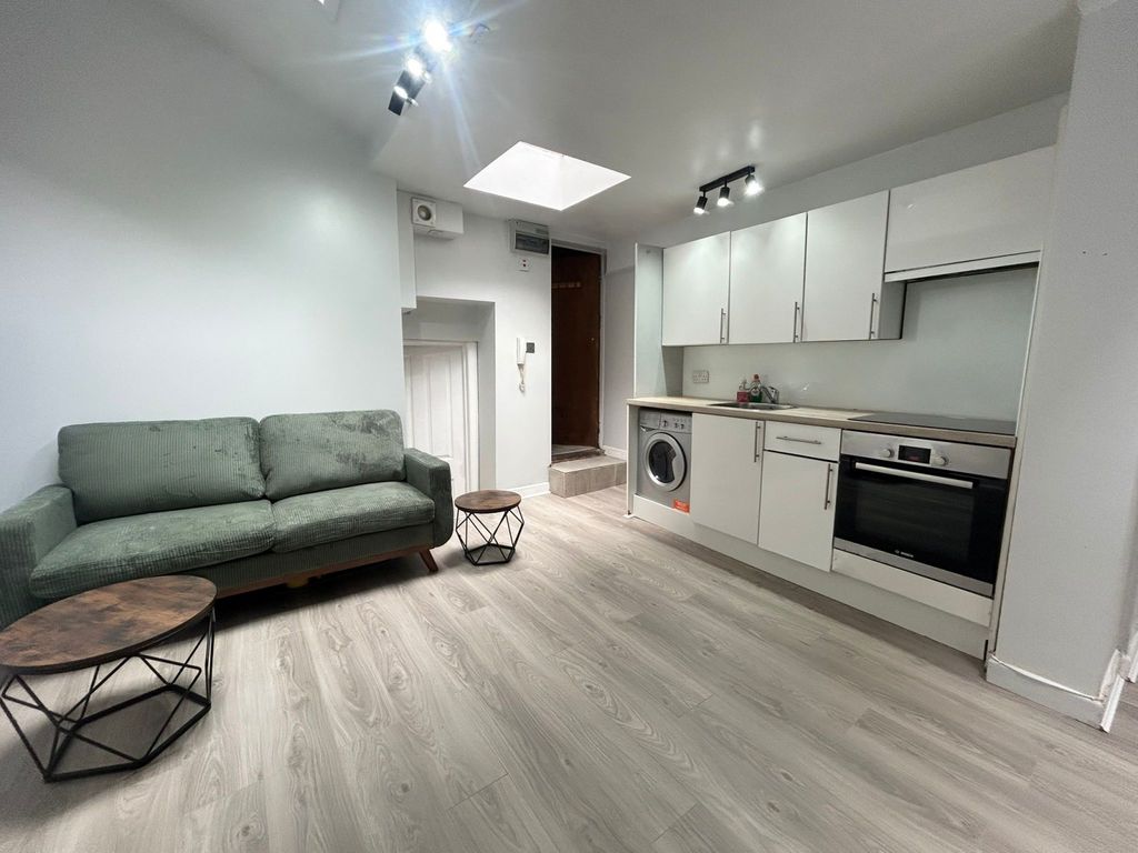 Property photo 1 of 4 Studio Flat For Rent, W1H