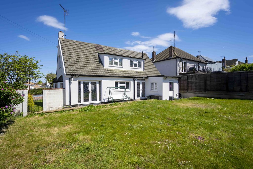 Property photo 2 of 18