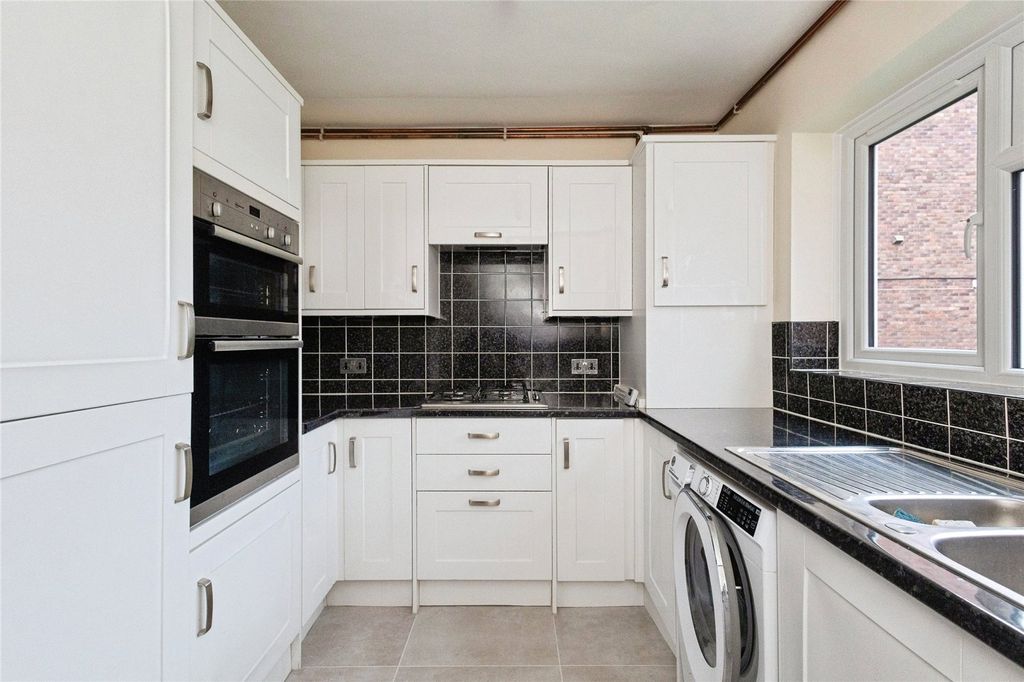 Property photo 3 of 28 Picture No. 30