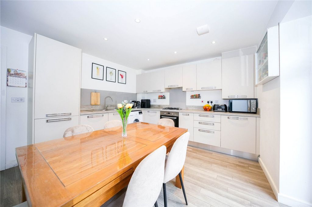 Property photo 3 of 13 Picture No. 02