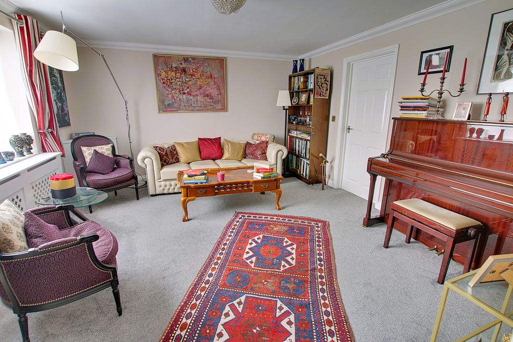 Property photo 2 of 19