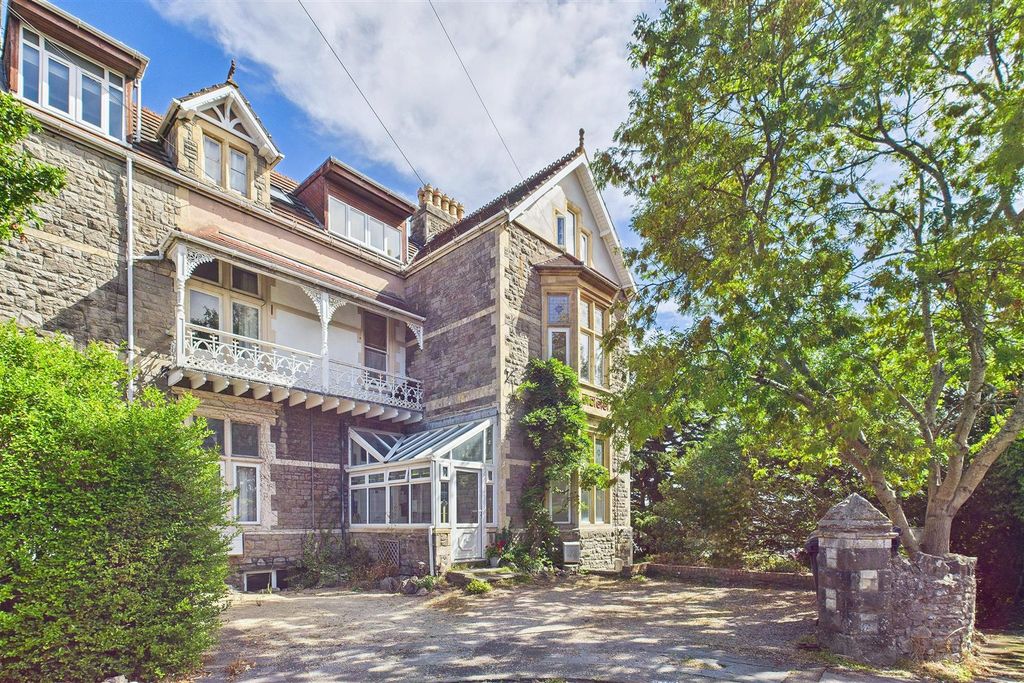 Property photo 1 of 18