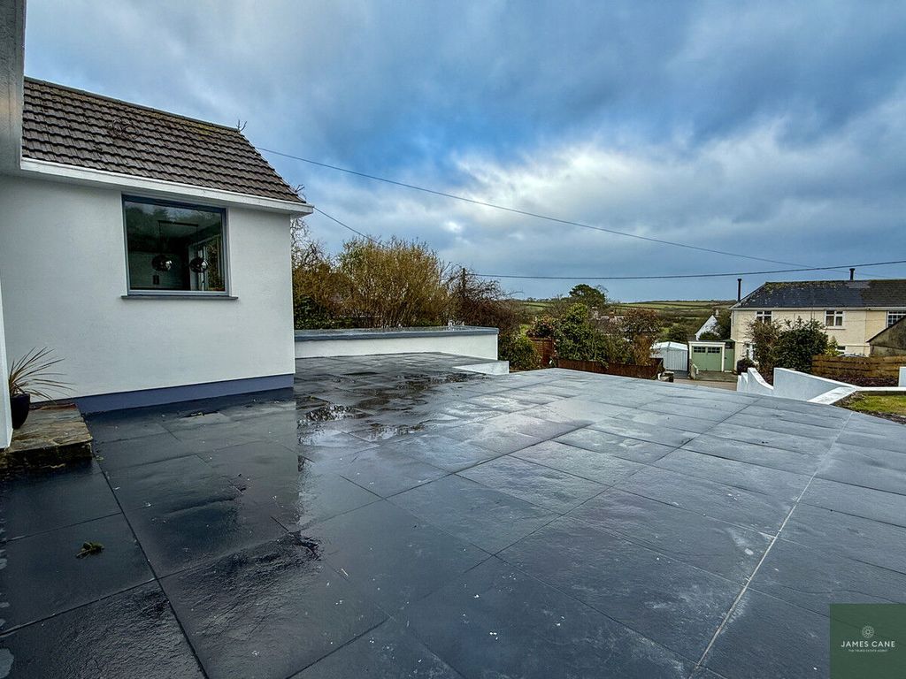 Property photo 2 of 21