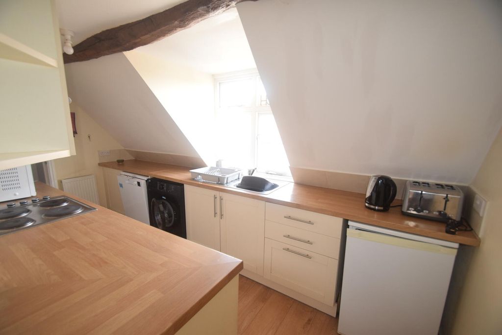Property photo 3 of 12 Kitchen