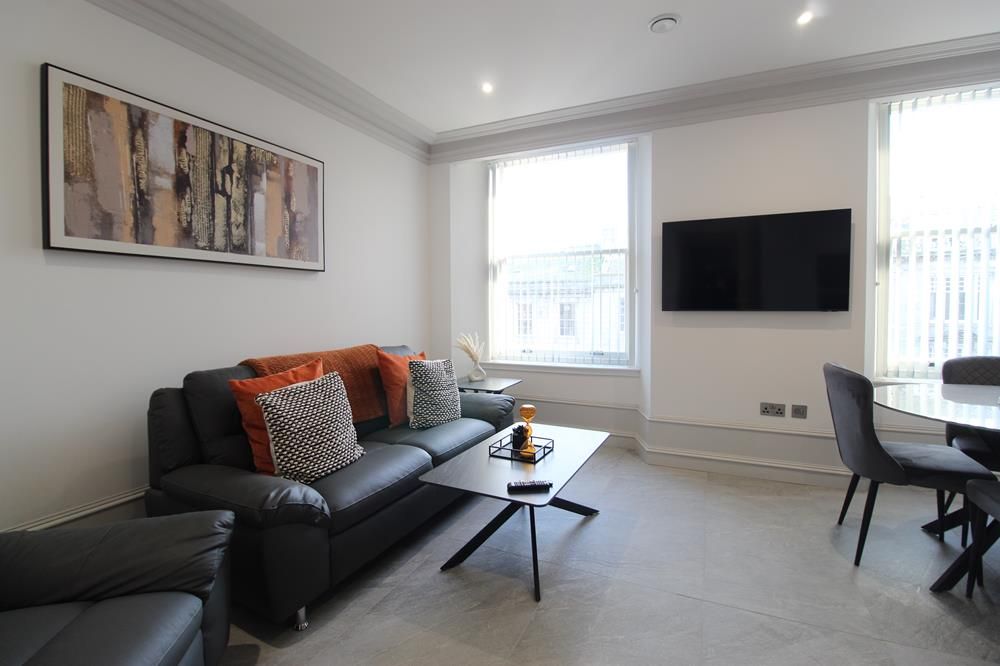 Property photo 3 of 9 Lounge