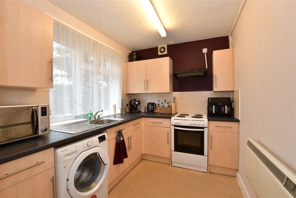 Property photo 2 of 11 Kitchen