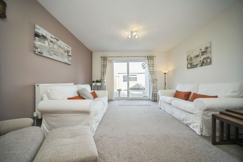 Property photo 3 of 20 Pbox-Img.Jpg