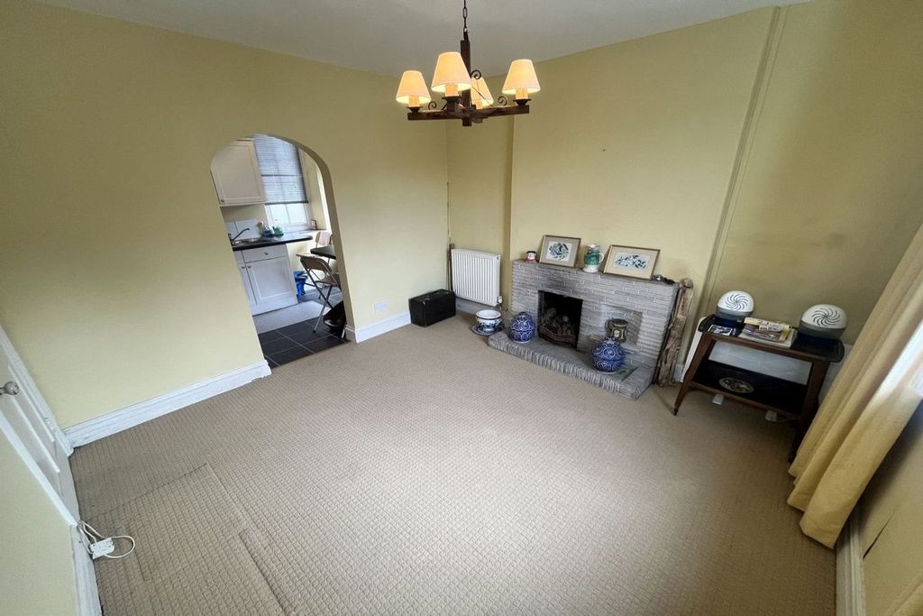 Property photo 2 of 32