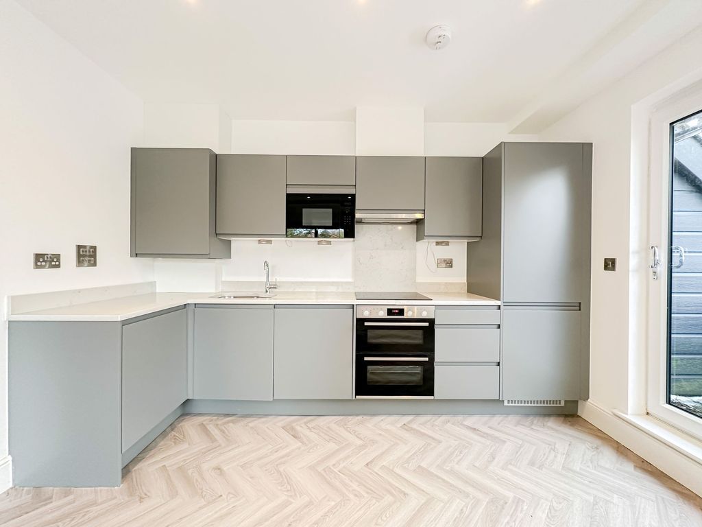 Property photo 2 of 12 Photo 6