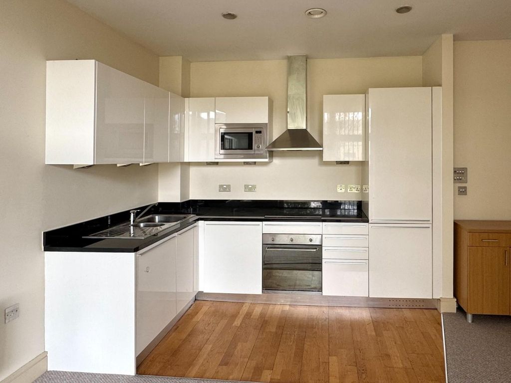 Property photo 2 of 18 Kitchen