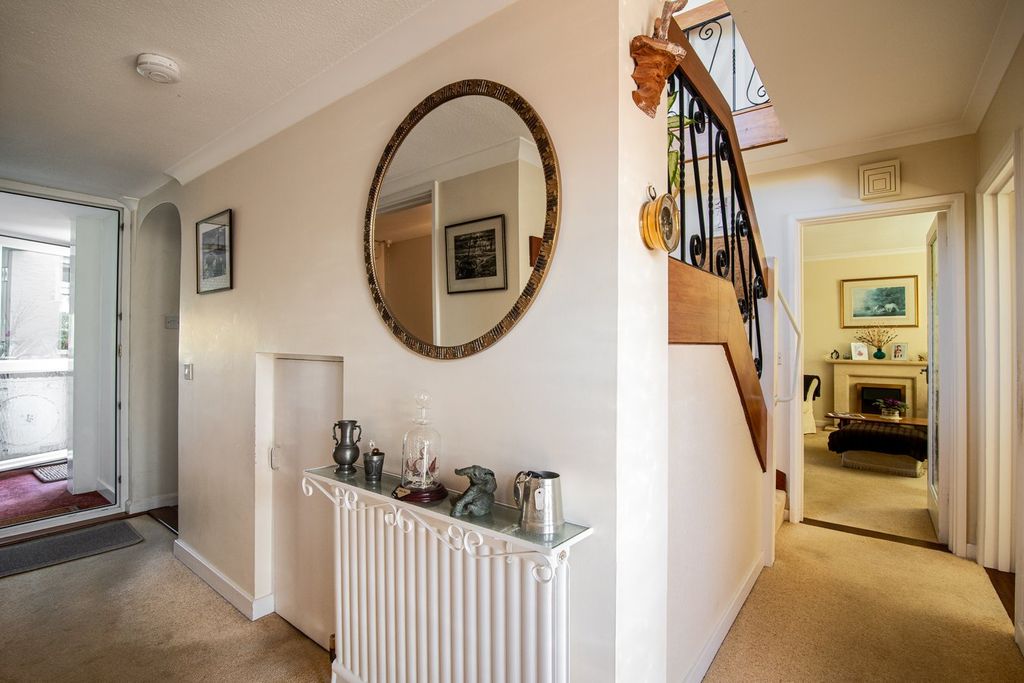 Property photo 2 of 27